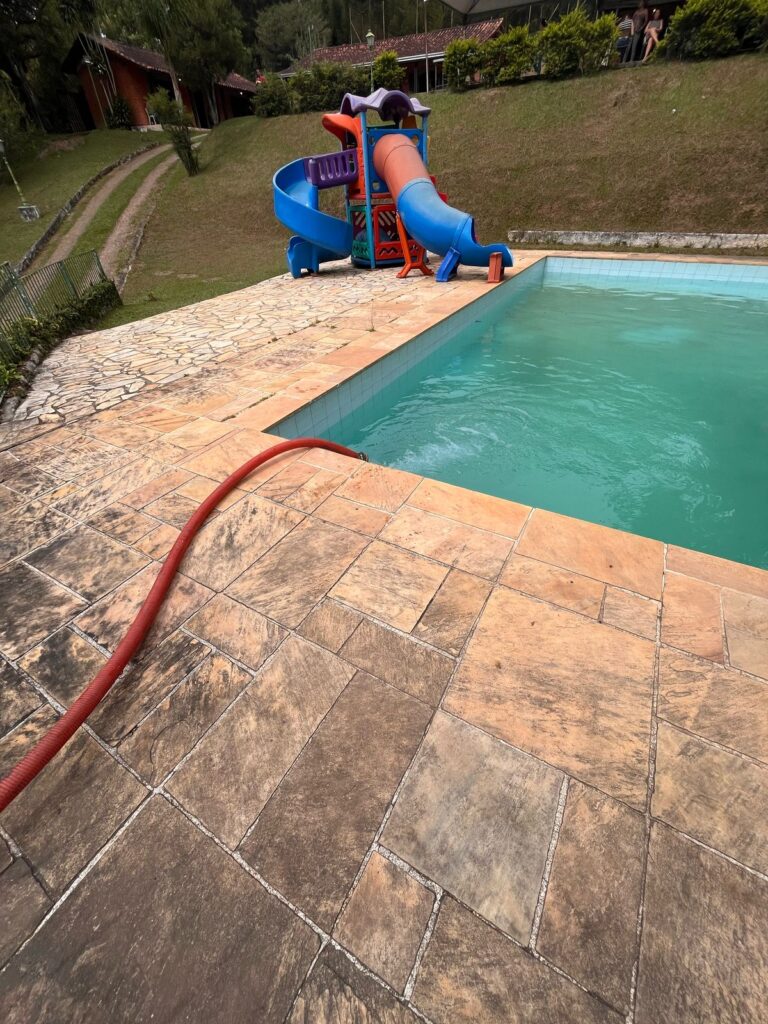 Sua piscina com água de qualidade.